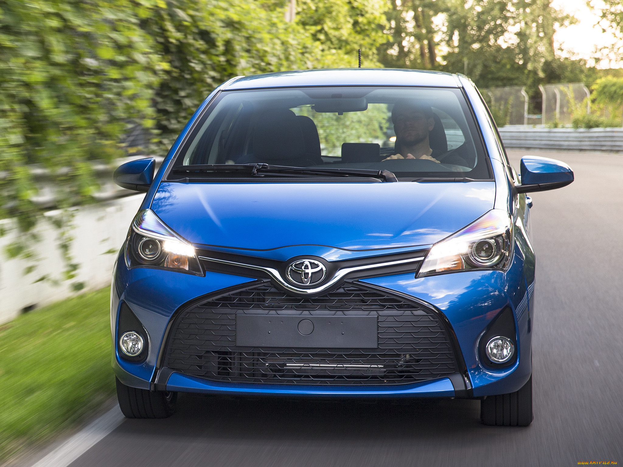 , toyota, us-spec, 5-door, se, yaris, 2015, 